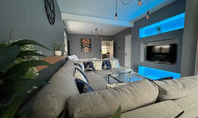Swindon House | Contractors Long Stay Discounts Free Parking