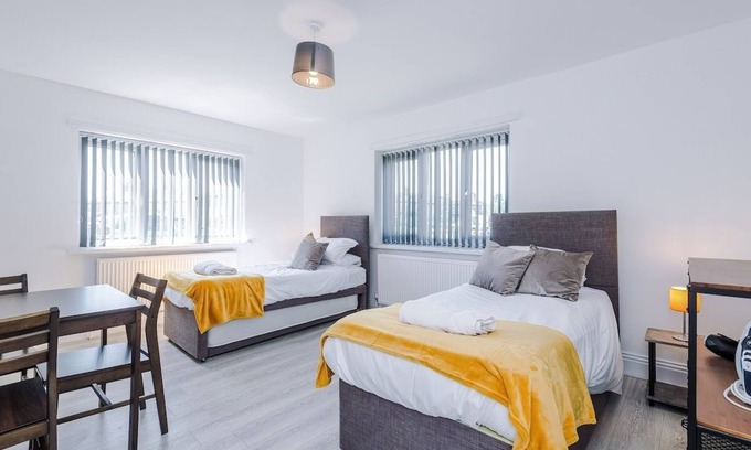 Skipton House | Contractors* Sleeps 8* Free Parking*Discounts