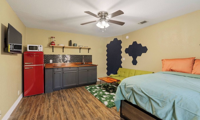 Pine Forest Apartment | Convenience in Central Pensacola, Pet Friendly!