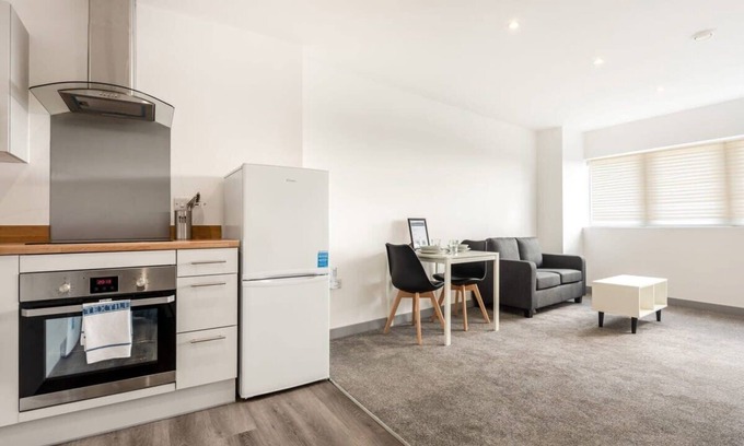 Doncaster Apartment | Convenient 1 Bedroom Central Doncaster Apartment