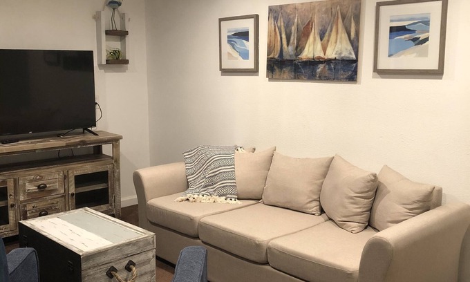Downtown El Paso Apartment | Convenient 1 bedroom near downtown, utep, and local hospitals.