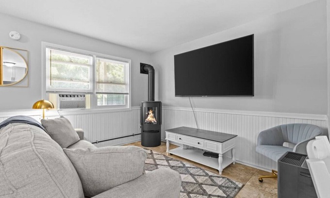Winooski Apartment | Convenient 1BR Close to Downtown