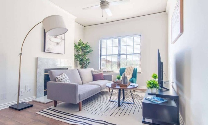 Irving Apartment | Convenient 1BR King Suite Pool, Gym & Parking 02