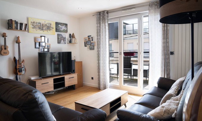 Noisy-le-Grand Apartment | Convenient 2-bedroom apartment near subway