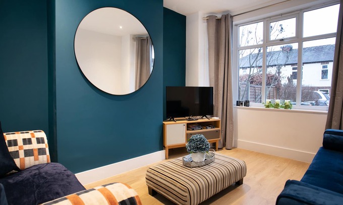 Mapperley House | Convenient 3 Bedroom House With Parking
