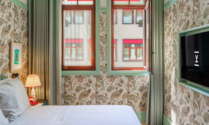 Centro / Baixa Hotel | Convenient Accommodation in the Heart of Porto City! W/Pool Access! Bike Rental