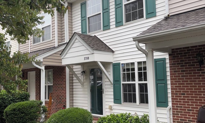 Northeast Raleigh House | Convenient Charming Townhouse