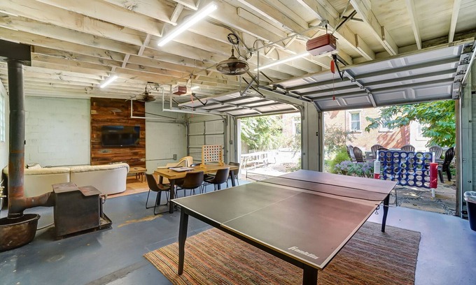 Cincinnati House | Convenient Cincy Boho Large Group Vacation Rental