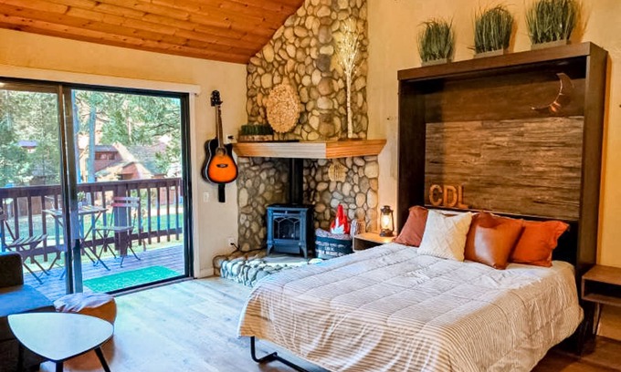 Shaver Lake Apartment | Convenient condo near Shaver Lake & China Peak with pool & hot tub