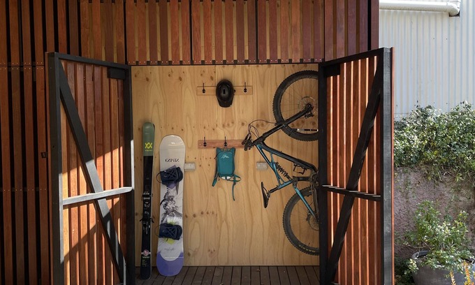 Omeo Cottage | Convenient & Cosy Mountain Retreat in Omeo - Ski or Bike Ride this Winter