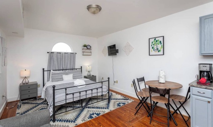 Waynesboro Apartment | Convenient downtown Studio Near SNP, Wineries, Breweries