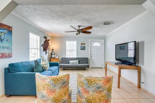 Galveston House | Convenient Galveston Home Less Than 1 Mi to Beach!