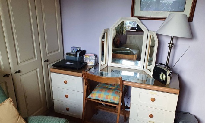 Flintshire House | Convenient