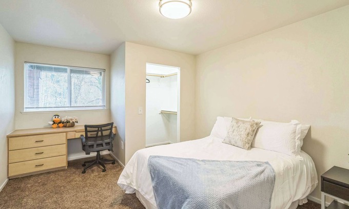 Harlow Apartment | Convenient Getaway Near Autzen Stadium and 5 mins to DT