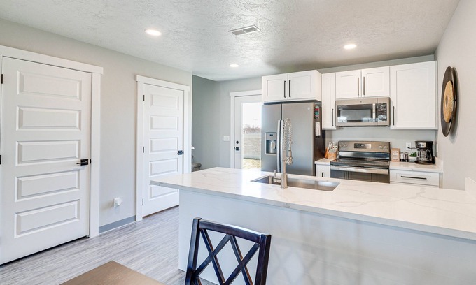 Great Falls House | Convenient Great Falls Condo < 1 Mi to Shops!