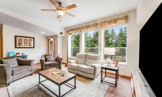 Lakeside House | Convenient home with lake and dock access