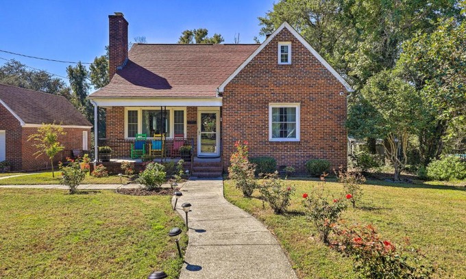 Jacksonville House | Convenient Jacksonville Home with Yard and Patio!