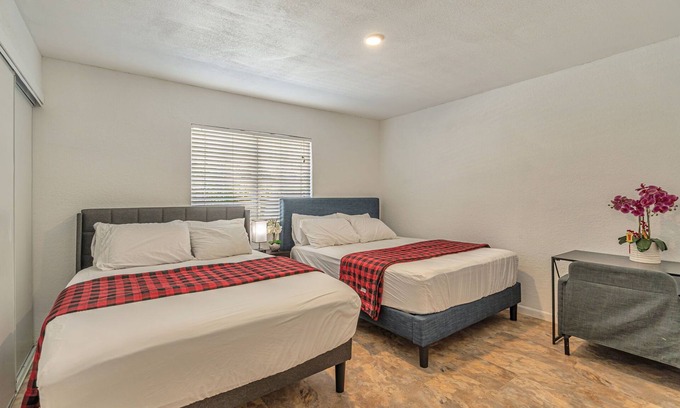 East San Jose House | Convenient Location/Cozy - Free Wifi/Laundry/Parkings/AC/Heater/
