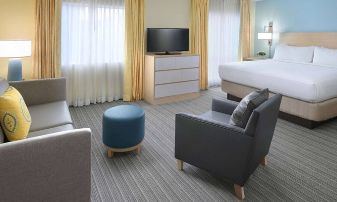 Houston House | Convenient Location! Comes w/ FREE Breakfast & Parking, Minutes to Baybrook Mall