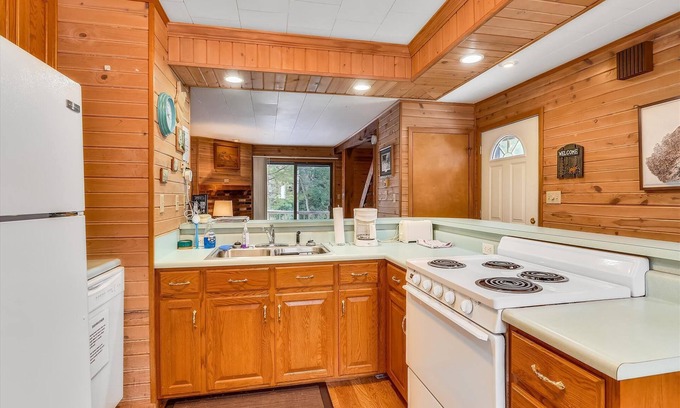 Canaan Valley Condo | Convenient location meets affordable pricing at Pendletonheim 1B.
