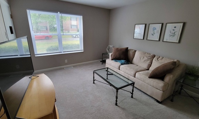Ballwin Condo | Convenient Newly Renovated Ballwin 2 Bedroom Condo