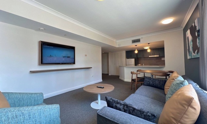 Chatswood Apartment | Convenient One-bedroom next to Chatswood station