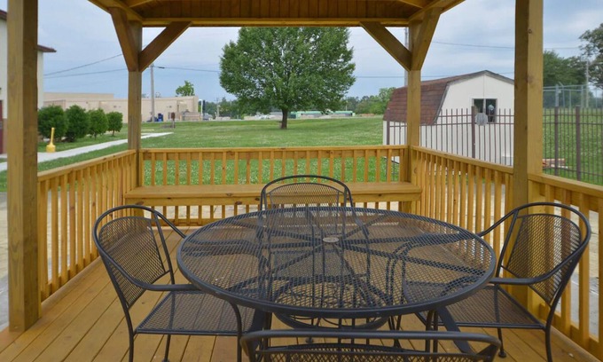 Paducah Hotel | Convenient Paducah Stay – 2 Budget-friendly Units w/Free Parking!