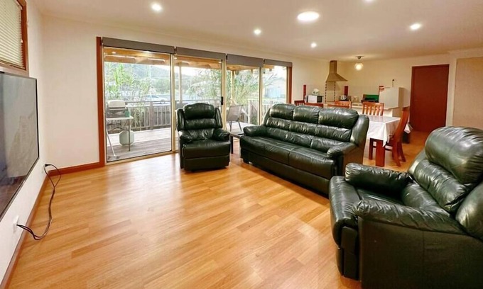 Lauderdale House | Convenient Retreat just 10 Minutes from Airport