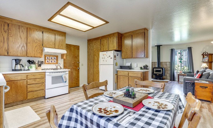 Burbank Gardens Neighborhood Association House | Convenient Santa Rosa Home w/Patio, 1 Mi to Town!