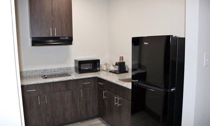 Humble Hotel | Convenient Stay for Budget Travelers: Includes Kitchenette, and Free Breakfast