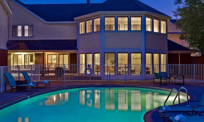 Eagan House | Convenient Stay in Minnesota, 2 Beautiful Units, Onsite Pool, Pets Allowed