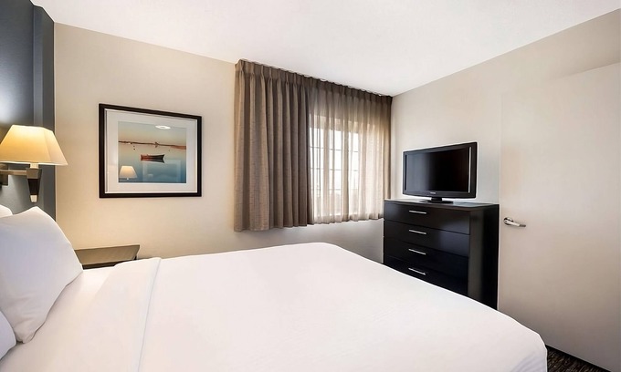 North Olmsted Hotel | Convenient Stay! Pet-Friendly Property, Near Little Clague Park and Morton Park!