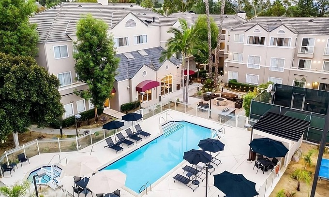 Carmel Mountain Ranch Apartment | Convenient Stay, Superb Location, Free Breakfast, Pets Allowed, Parking