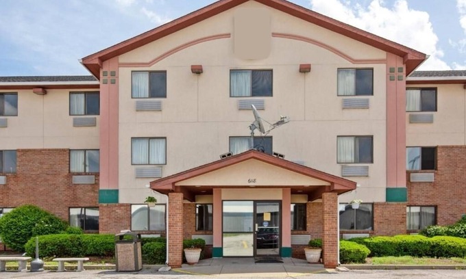 Portage Hotel | Convenient Stop Along I-94 Near Chicago, Indiana Dunes Trails & Dining Spot