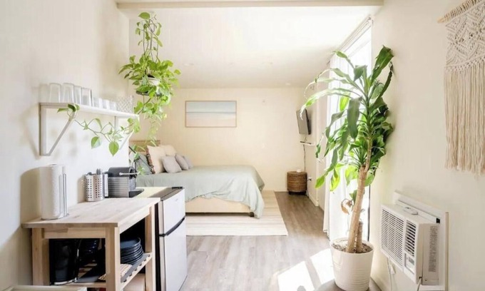 Downtown San Diego Apartment | Convenient Studio w/Queen bed - Prime Location in Little Italy!