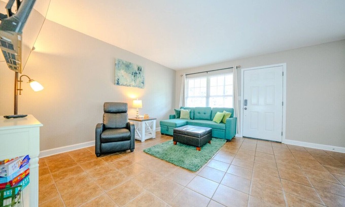 Oxford Condo | Convenient to campus and The Square - Location