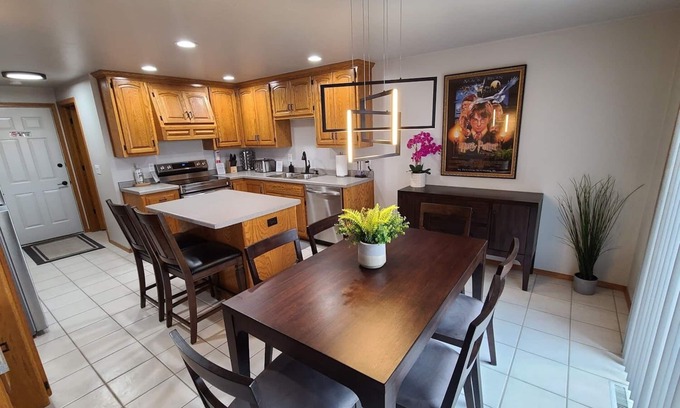 Green Bay House | Convenient to Green Bay's beltline where you can get anywhere in 15 minutes.
