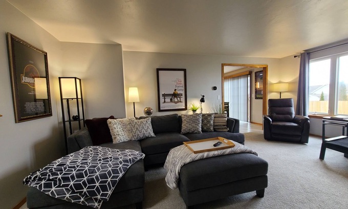 Green Bay House | Convenient to Green Bay's beltline where you can get anywhere in 15 minutes.
