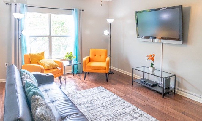 South Main Historic District Condo | Convenient, Vibrant Downtown Condo full of amenities near Beale St.