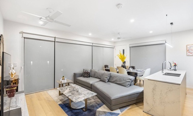 Sunnybank House | Conveniently Located Luxe 4BR Townhouse @Sunnybank