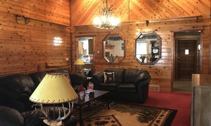 Wetmore House | Conveniently Located Lodge For Easy Access To Adventures In The Hiawatha Forest