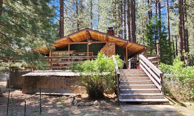 Graeagle House | Conveniently located mountain home nestled in the forest at Graeagle