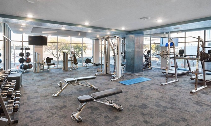 Rio Grande Apartment | Convention Ctr Bespoke Beauty 2BD Pool/Gym/HtubPkg