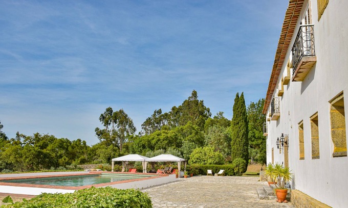 Pinheiro Grande Bed & Breakfast | Convento Inn and Artist Residencies