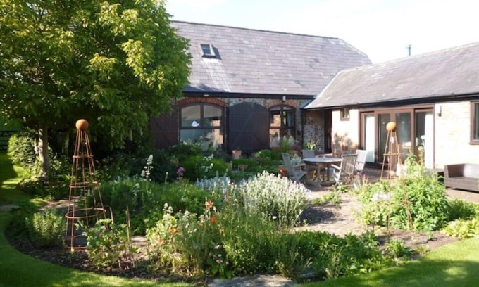 Henfield House | Converted Barn at the foot of the South Downs in four acres of gardens