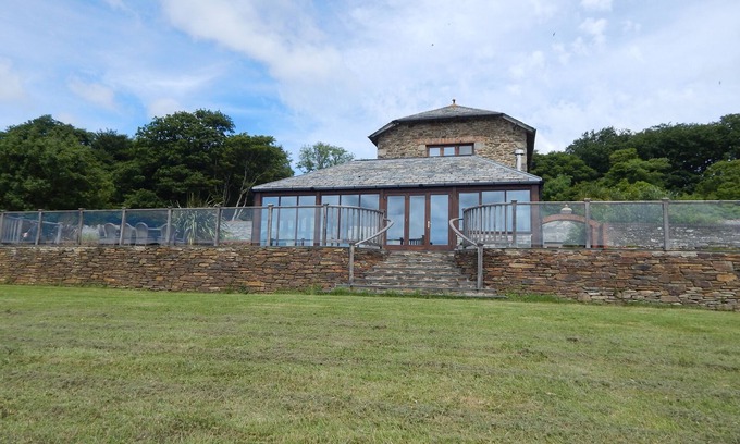 Newquay House | Converted barn on a small peaceful rural resort with stunning views and fishing