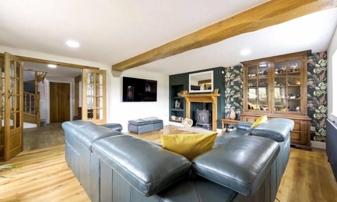 Isle of Purbeck House | Converted Barn Rural Retreat In The Purbeck Countryside Close To Jurassic Coast