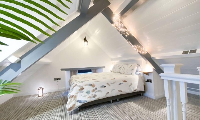 Marhamchurch Cottage | Converted Barn with Superb Sea and Countryside Views