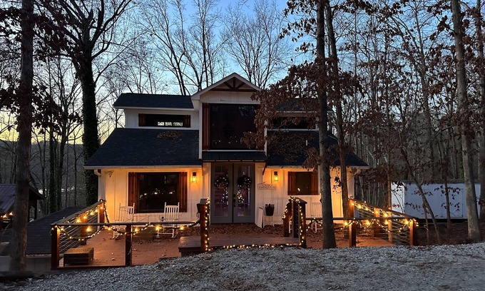 Greenville - Spartanburg House | Converted barn with incredible deck and view. Pet friendly.