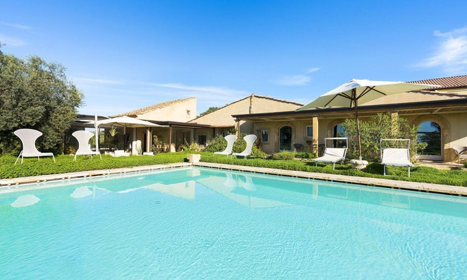 Caltagirone Villa | Converted farmhouse, nestled in nature, with pool
